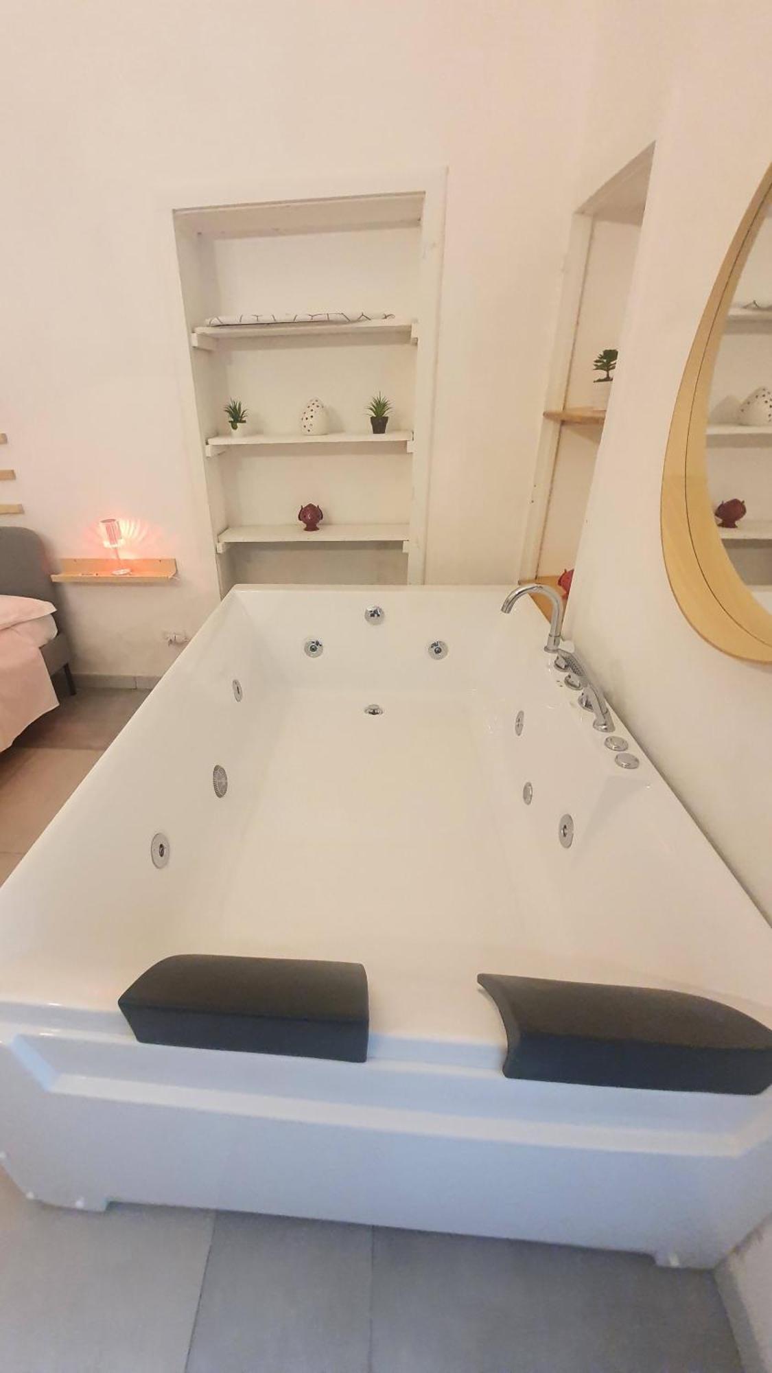 Suite Adriatica Hottube And Sauna Bari Exterior foto